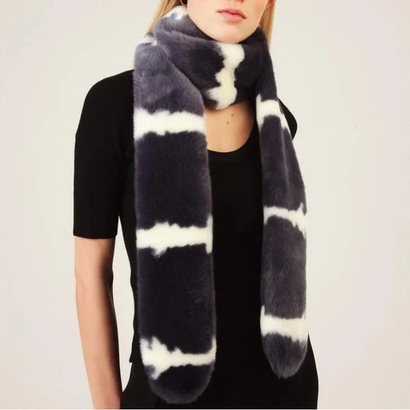 CHARLOTTE SIMONE フォックスファー マフラー Charlotte Simone Two-Tone Faux Fox Fur Candy Cane Scarf, Green
